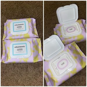 Makeup remover wipes
